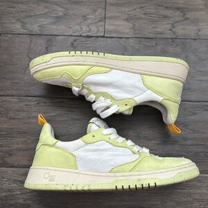Oncept phoenix sneaker